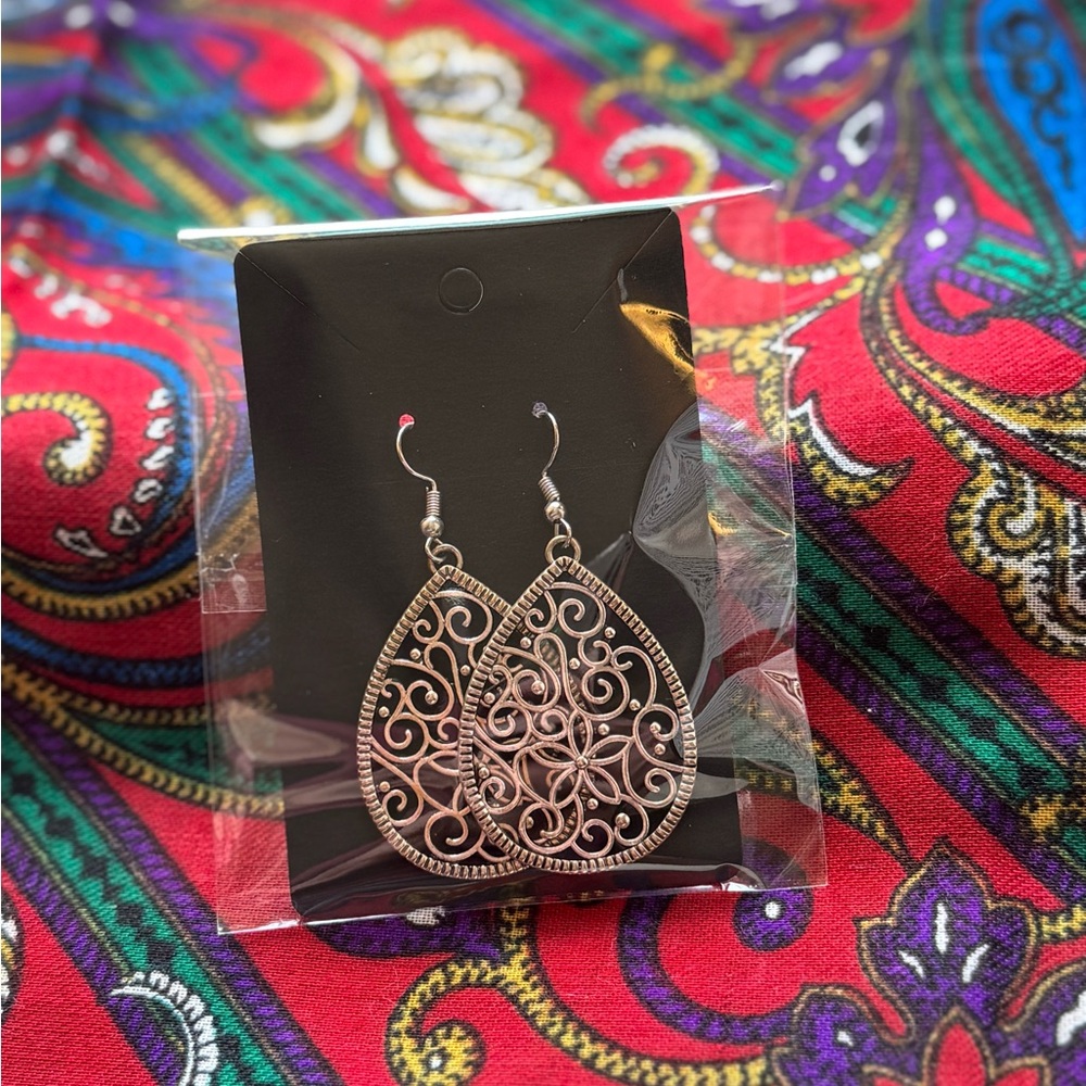 Elegant Silver Filigree Teardrop Earrings